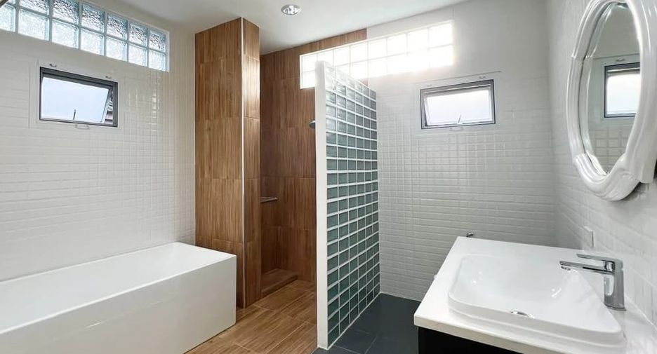Haus zur Miete mit 4 Zimmer in Bang Lamung, Chonburi