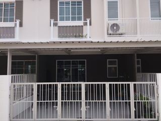 Casa adosada en alquiler de 4 habitaciones en Bang Lamung, Chonburi