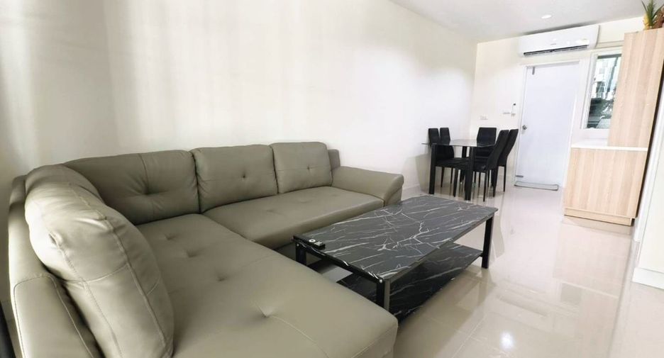Casa adosada en alquiler de 4 habitaciones en Huay Yai, Pattaya