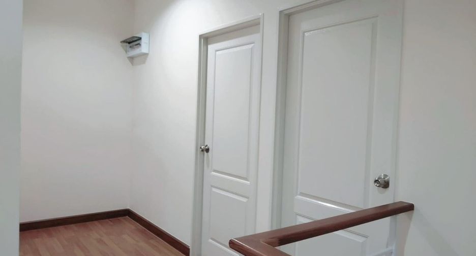 Casa adosada en alquiler de 4 habitaciones en Huay Yai, Pattaya