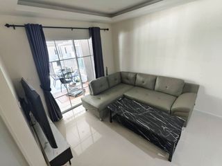 Casa adosada en alquiler de 4 habitaciones en Bang Lamung, Chonburi