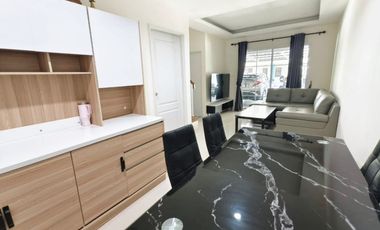 Casa adosada en alquiler de 4 habitaciones en Huay Yai, Pattaya