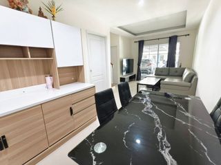 Casa adosada en alquiler de 4 habitaciones en Bang Lamung, Chonburi