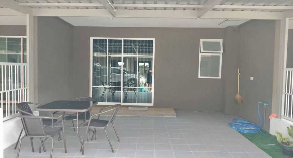 Casa adosada en alquiler de 4 habitaciones en Huay Yai, Pattaya