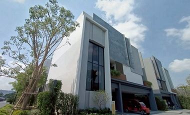 For sale 4 bedrooms house in Bang Kapi, Bangkok