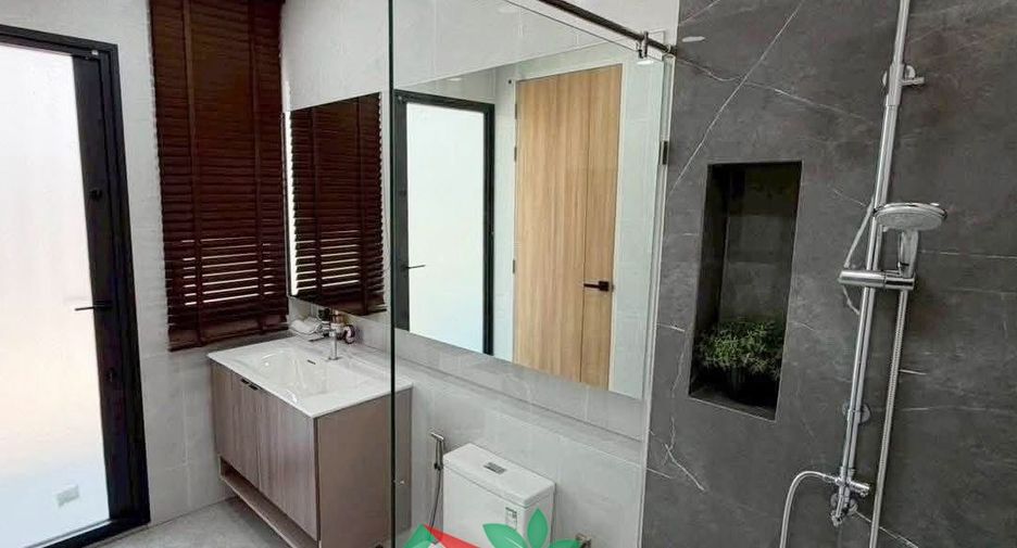 出售 4 卧室 独立屋 在 Lat Krabang, 曼谷