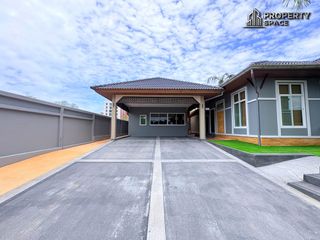 For rent 5 bedrooms villa in Bang Lamung, Chonburi