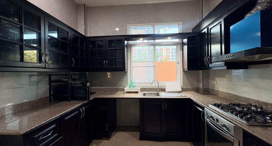 For rent 5 bedrooms villa in Jomtien, Pattaya