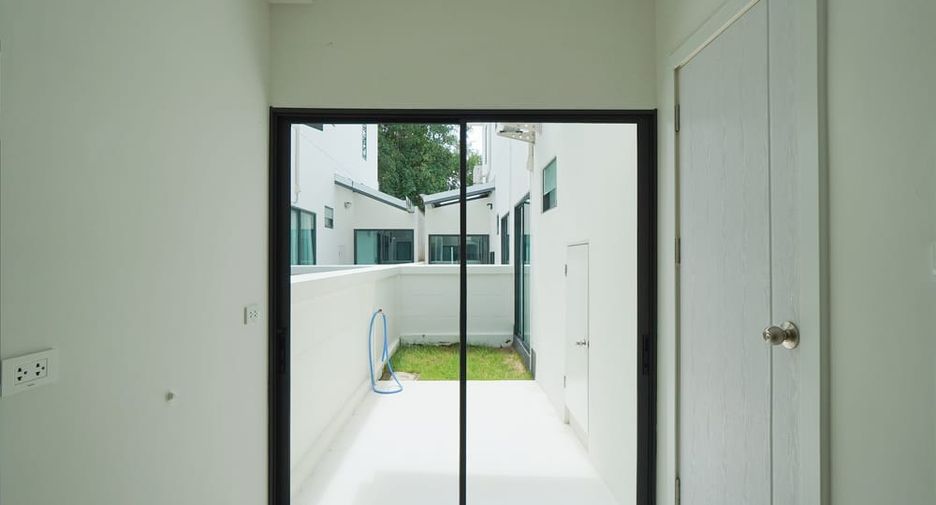 For sale 4 bedrooms house in Bang Lamung, Chonburi