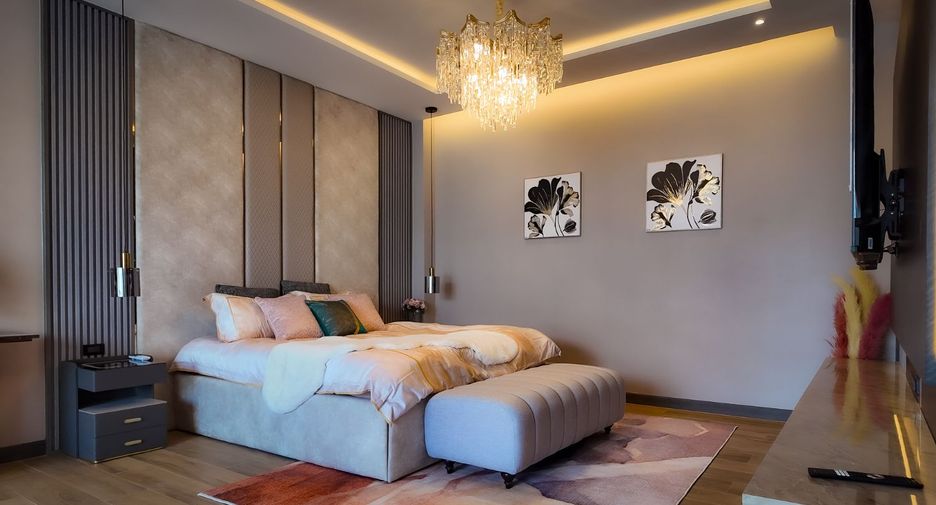For sale 5 bedrooms villa in Bang Lamung, Chonburi