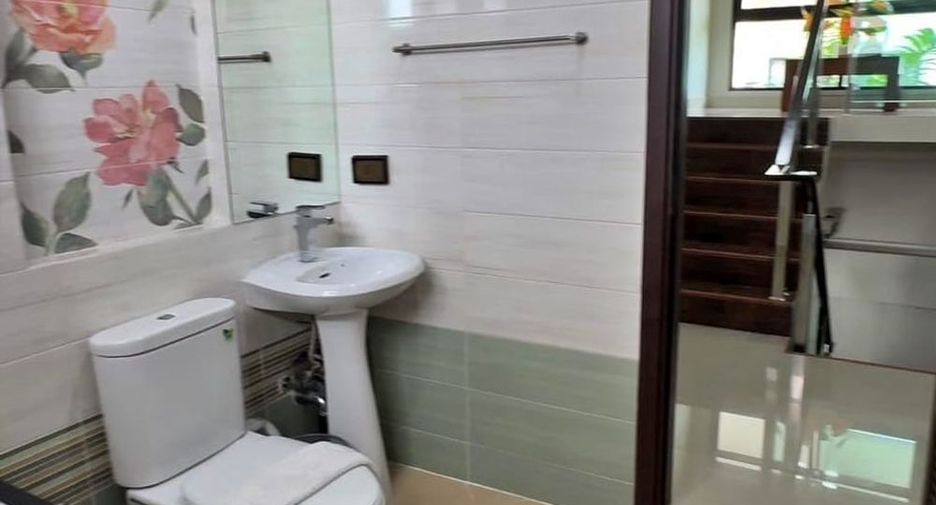 For rent 4 bedrooms villa in Huay Yai, Pattaya