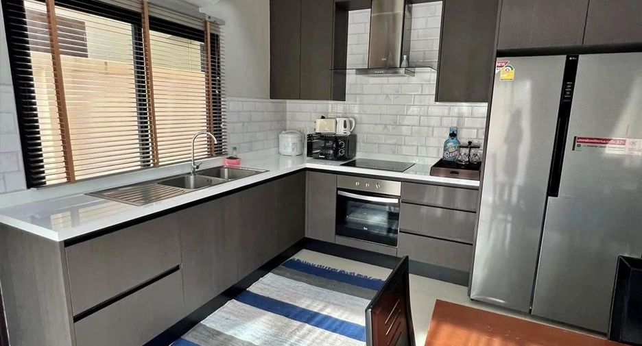 For rent 4 bedrooms villa in Huay Yai, Pattaya