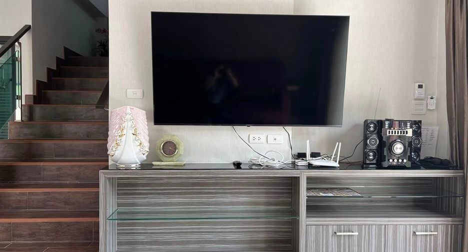 For rent 4 bedrooms villa in Huay Yai, Pattaya
