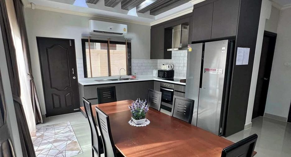 For rent 4 bedrooms villa in Huay Yai, Pattaya