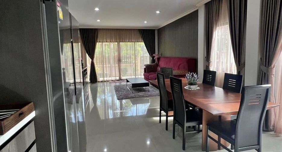 For rent 4 bedrooms villa in Huay Yai, Pattaya
