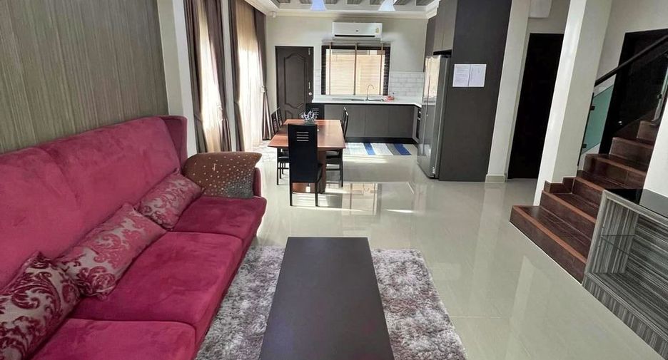 For rent 4 bedrooms villa in Huay Yai, Pattaya
