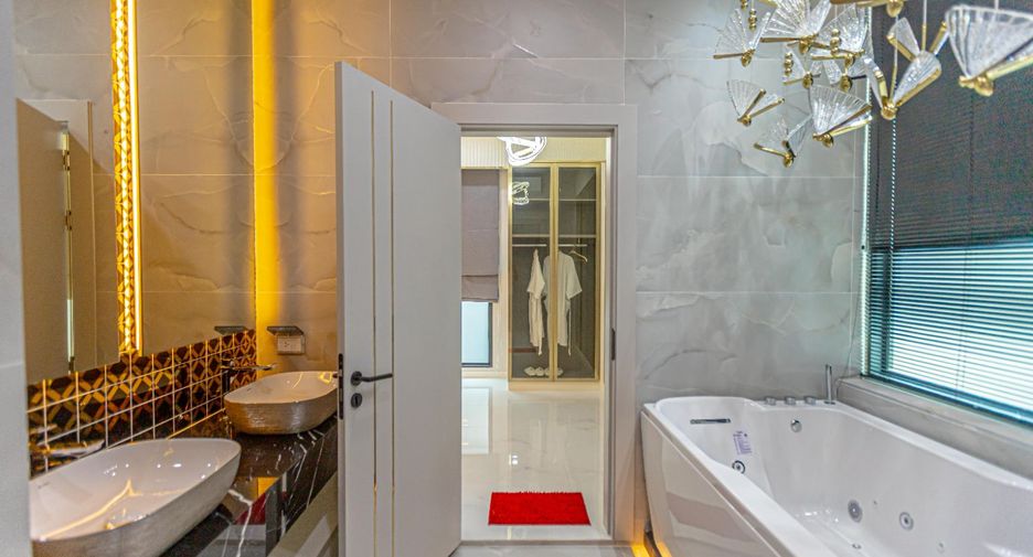 For sale 4 bedrooms villa in Jomtien, Pattaya