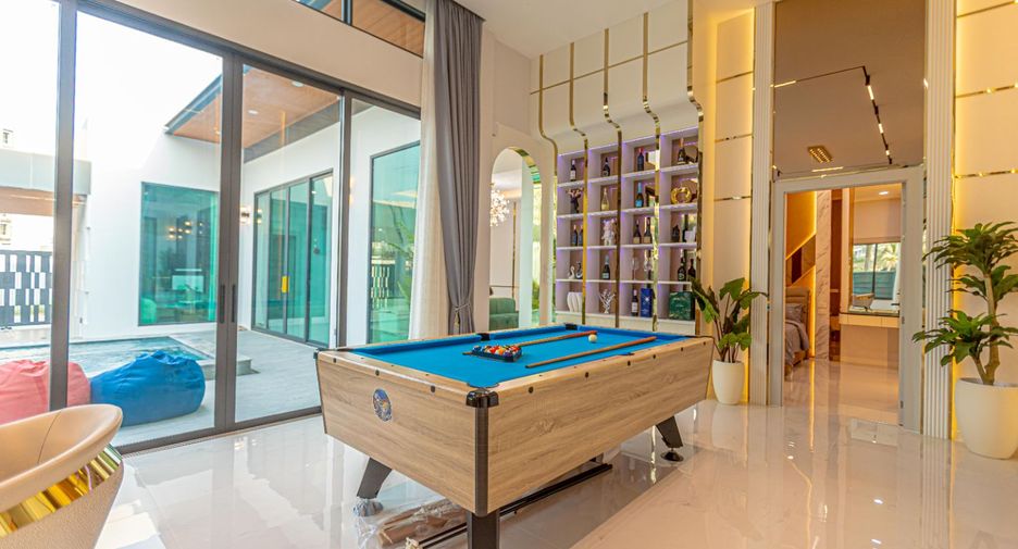 For sale 4 bedrooms villa in Jomtien, Pattaya
