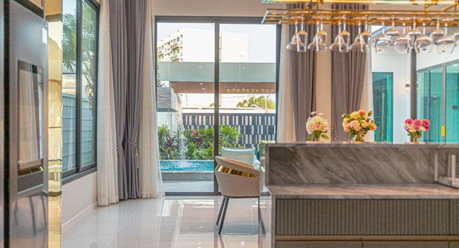 For sale 4 bedrooms villa in Jomtien, Pattaya