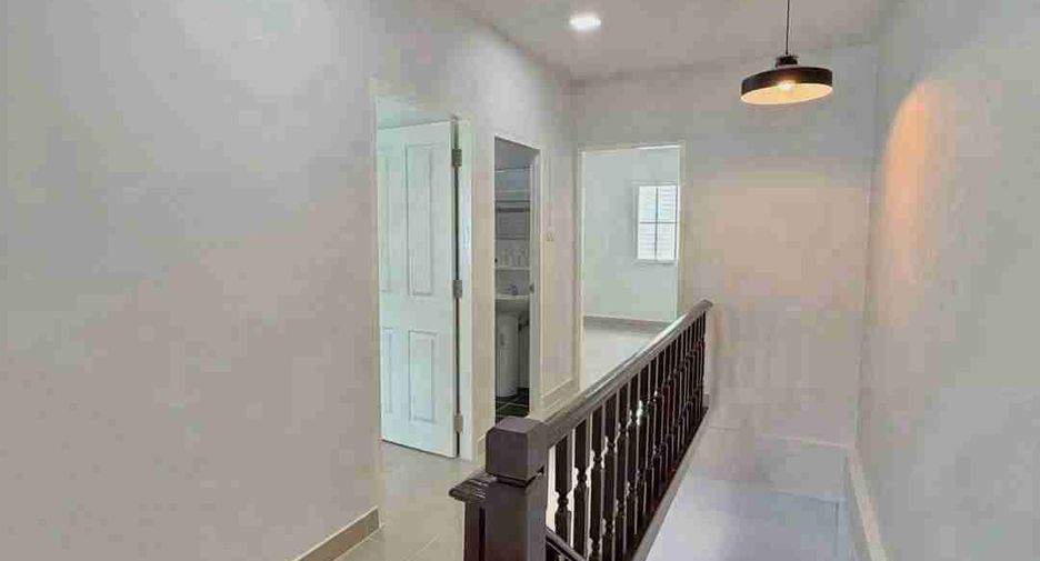 Casa adosada en venta de 4 habitaciones en Bang Bua Thong, Nonthaburi