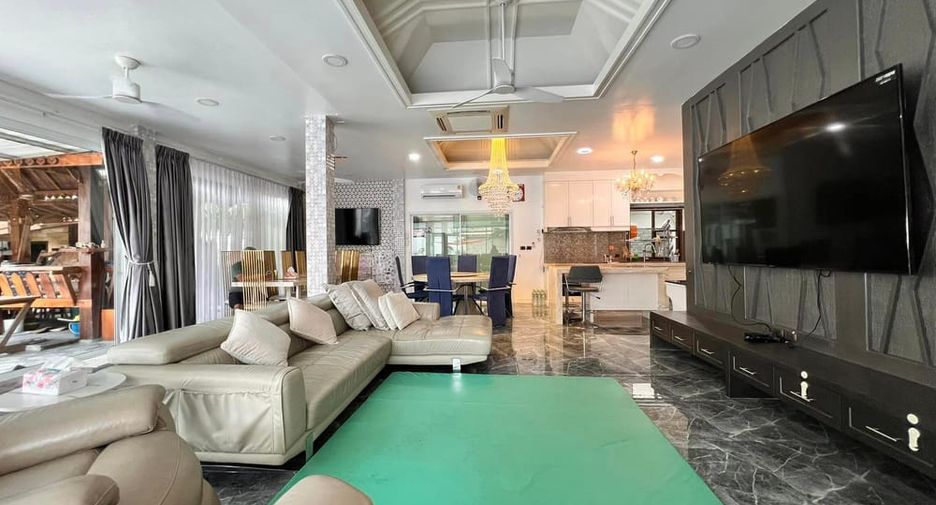 For rent 4 bedrooms villa in Huay Yai, Pattaya