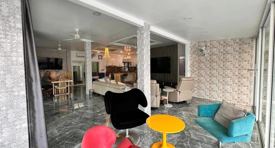 For rent 4 bedrooms villa in Huay Yai, Pattaya