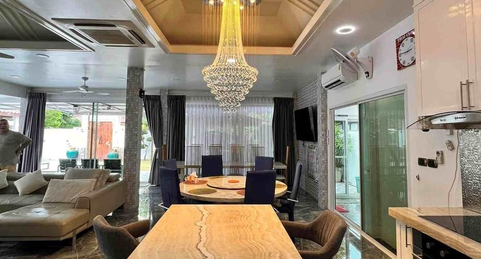 For rent 4 bedrooms villa in Huay Yai, Pattaya