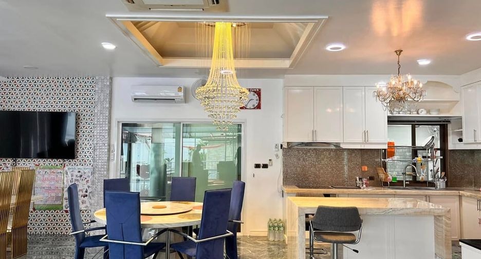 For rent 4 bedrooms villa in Huay Yai, Pattaya