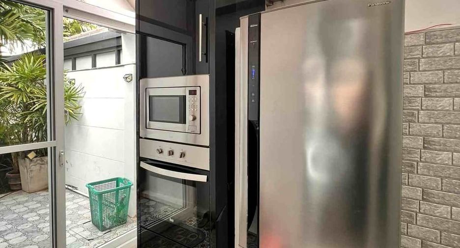 For rent 4 bedrooms villa in Huay Yai, Pattaya
