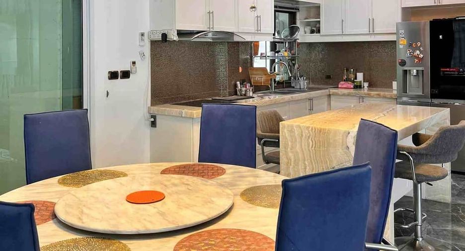 For rent 4 bedrooms villa in Huay Yai, Pattaya