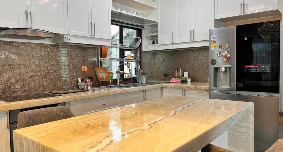 For rent 4 bedrooms villa in Huay Yai, Pattaya