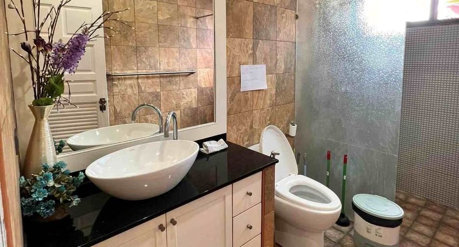 For rent 4 bedrooms villa in Huay Yai, Pattaya