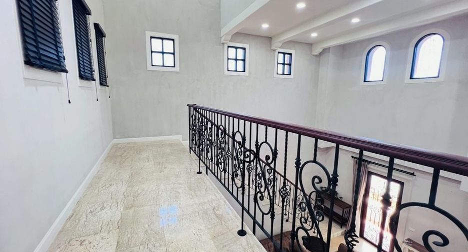 For rent 3 bedrooms villa in Huay Yai, Pattaya