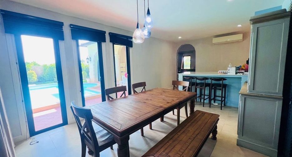 For rent 3 bedrooms villa in Huay Yai, Pattaya