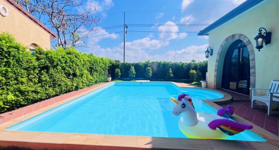 For rent 3 bedrooms villa in Huay Yai, Pattaya