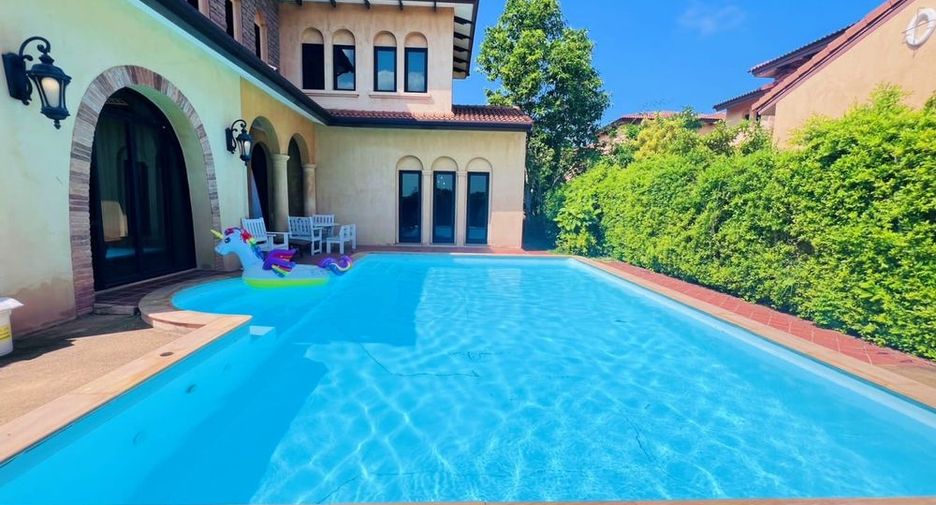 For rent 3 bedrooms villa in Huay Yai, Pattaya