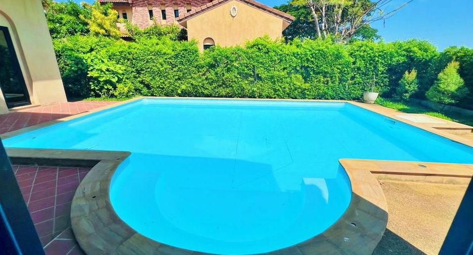 For rent 3 bedrooms villa in Huay Yai, Pattaya