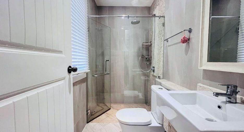 For rent 3 bedrooms villa in Huay Yai, Pattaya