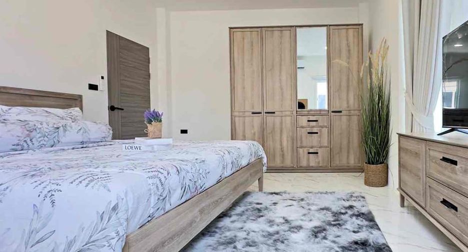 For rent and for sale 4 bedrooms house in Bang Lamung, Chonburi