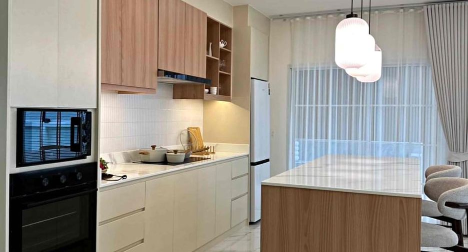 For rent and for sale 4 bedrooms house in Bang Lamung, Chonburi