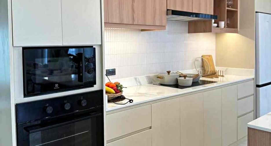 For rent and for sale 4 bedrooms house in Bang Lamung, Chonburi