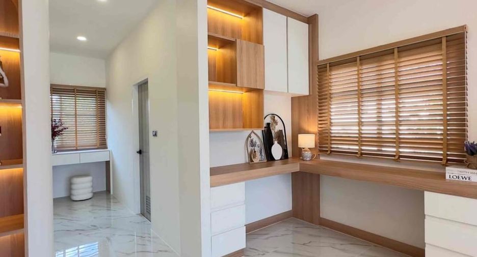For rent and for sale 4 bedrooms house in Bang Lamung, Chonburi