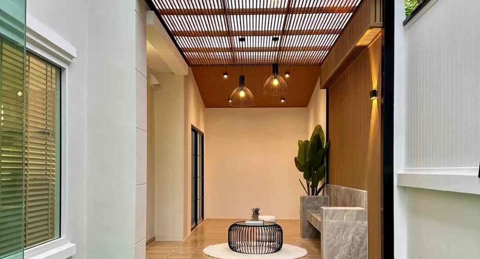 For rent and for sale 4 bedrooms house in Bang Lamung, Chonburi
