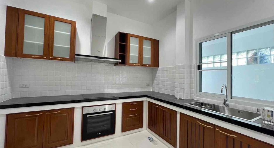 For rent 4 bedrooms house in Bang Lamung, Chonburi