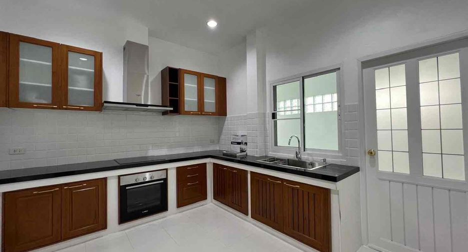 For rent 4 bedrooms house in Bang Lamung, Chonburi