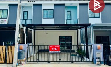 Casa adosada en venta de 3 habitaciones en Bang Pakong, Chachoengsao