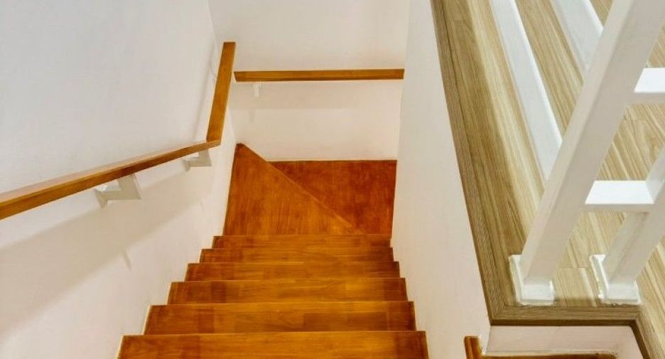 Casa adosada en venta de 3 habitaciones en Bang Pakong, Chachoengsao
