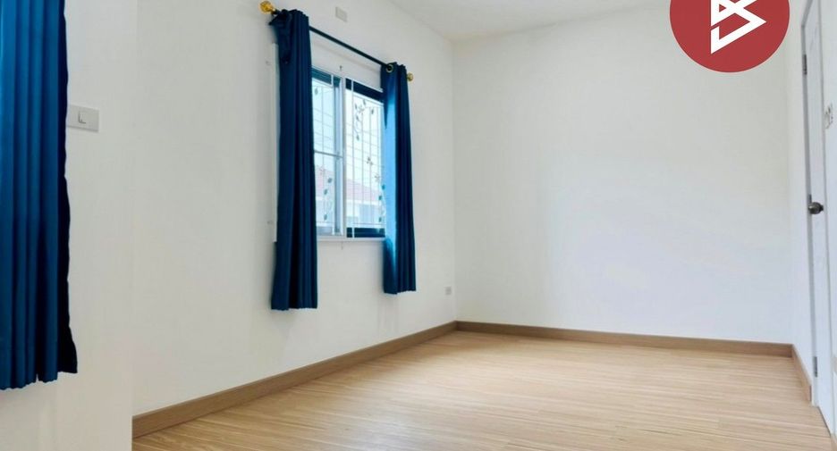 Casa adosada en venta de 3 habitaciones en Bang Pakong, Chachoengsao
