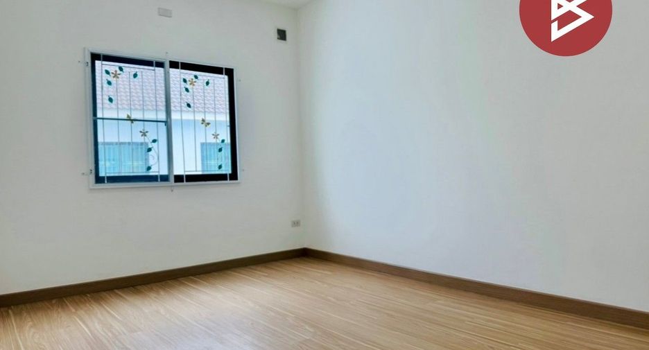 Casa adosada en venta de 3 habitaciones en Bang Pakong, Chachoengsao