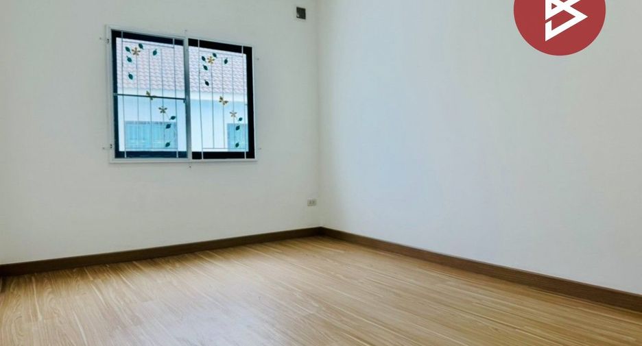 Casa adosada en venta de 3 habitaciones en Bang Pakong, Chachoengsao